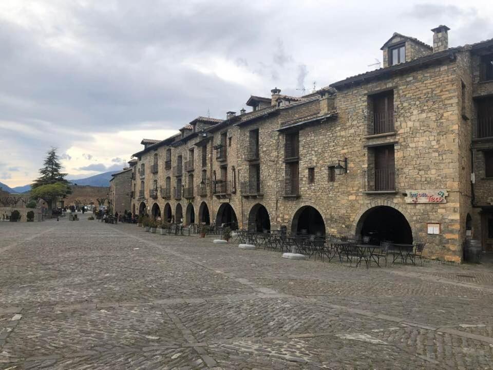 Hostal Pirineos Ainsa Exterior photo