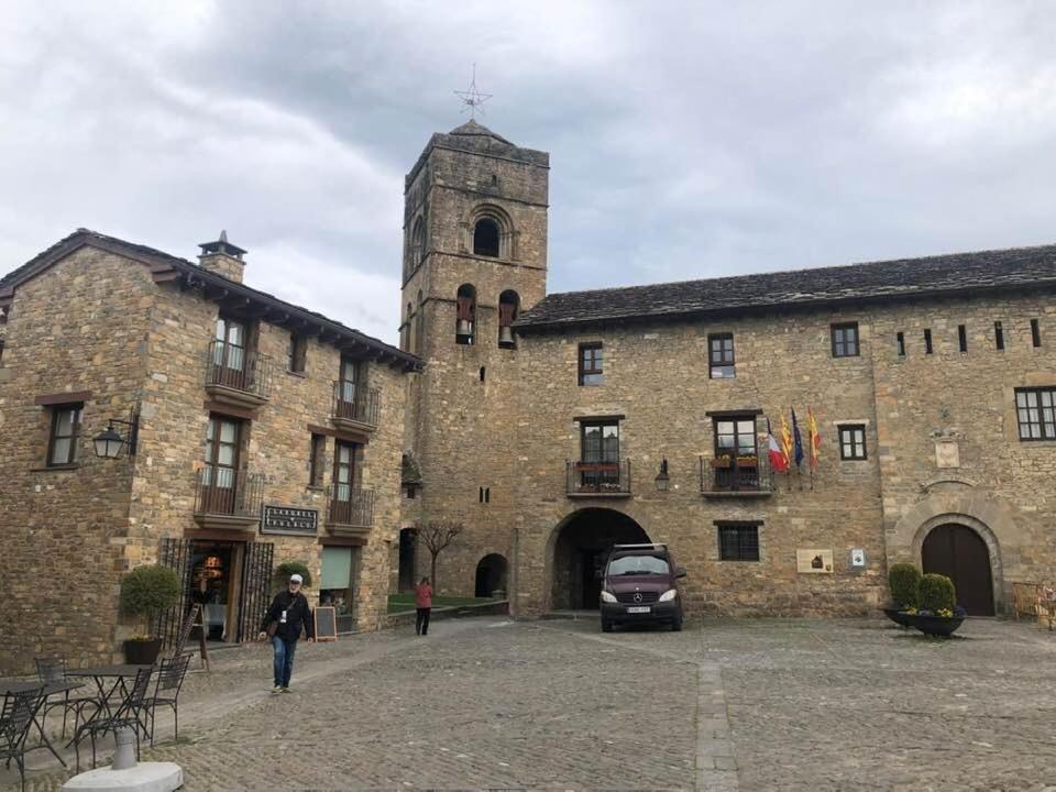Hostal Pirineos Ainsa Exterior photo