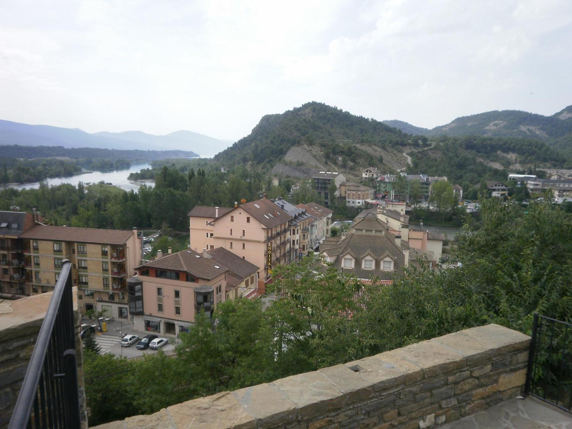 Hostal Pirineos Ainsa Exterior photo