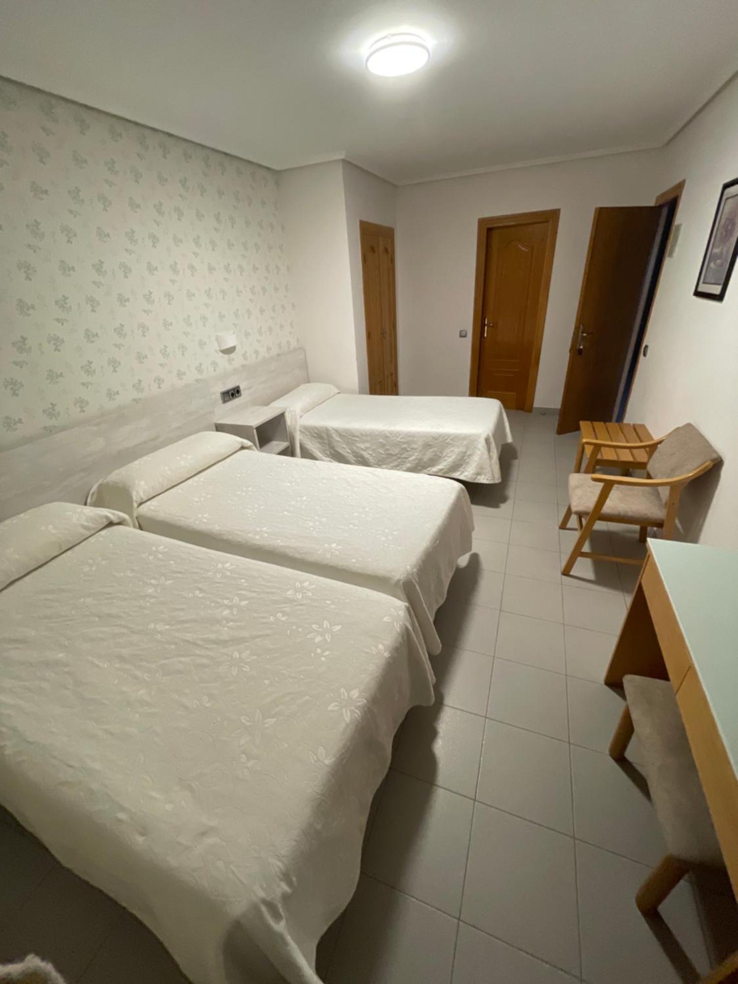 Hostal Pirineos Ainsa Exterior photo