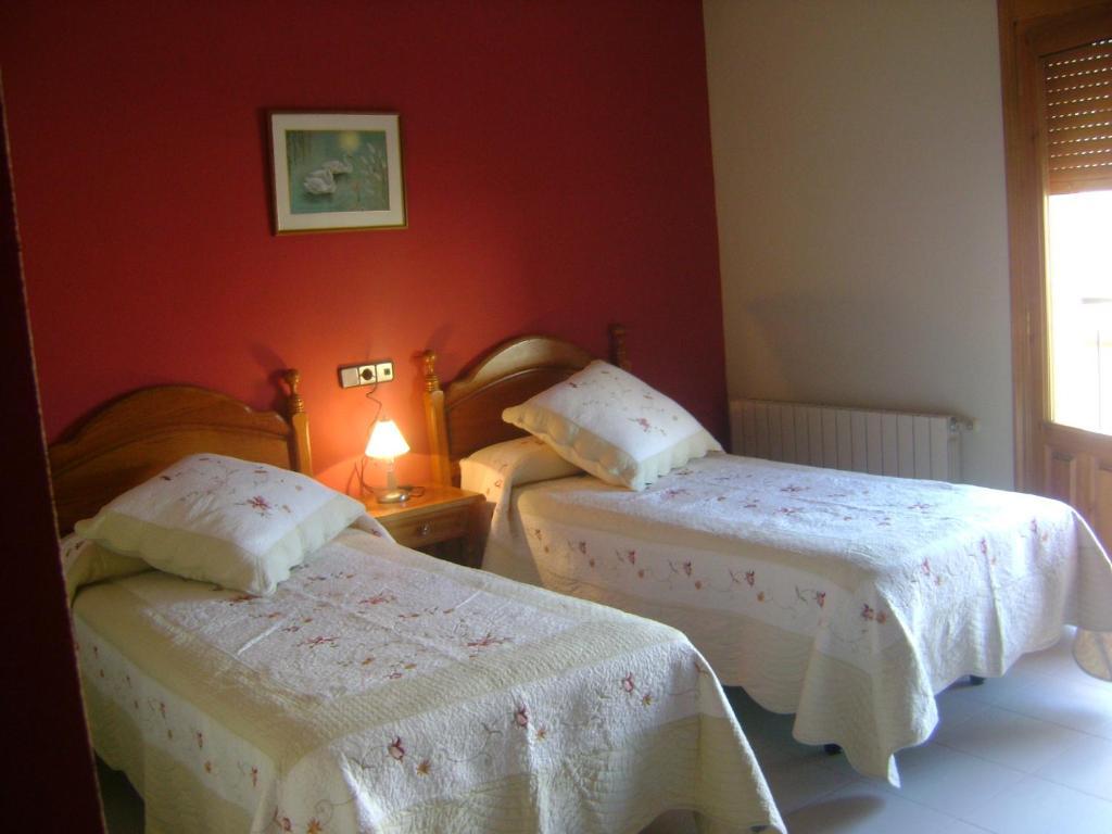 Hostal Pirineos Ainsa Room photo