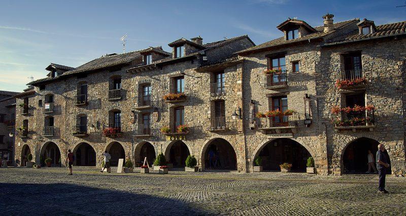 Hostal Pirineos Ainsa Exterior photo